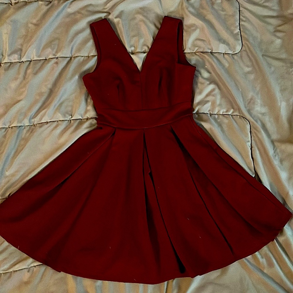 Haute Monde (M) Burgundy dress, low cut back, stretchy, easy zipper, above knee